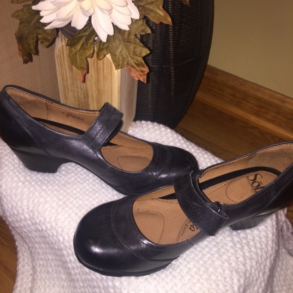 New Sofft mary jane heels